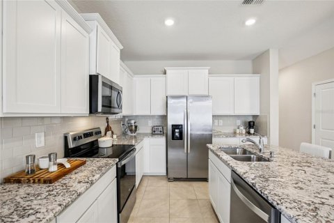 Townhouse in Sarasota, Florida 3 bedrooms, 168.43 sq.m. № 2151710 - photo 15