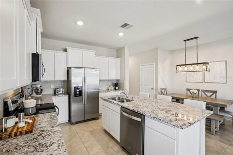 Townhouse in Sarasota, Florida 3 bedrooms, 168.43 sq.m. № 2151710 - photo 13