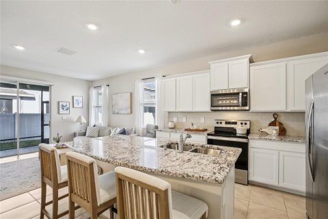 Townhouse in Sarasota, Florida 3 bedrooms, 168.43 sq.m. № 2151710 - photo 11