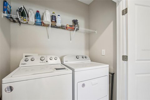 Townhouse in Sarasota, Florida 3 bedrooms, 168.43 sq.m. № 2151710 - photo 17