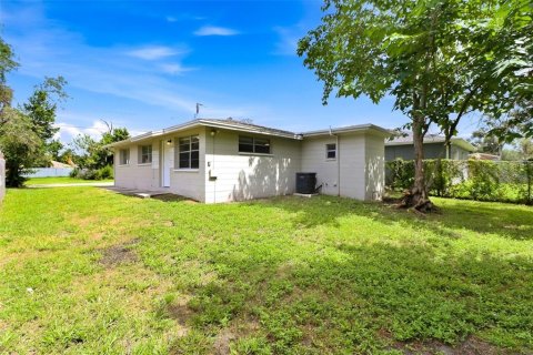 Villa ou maison à louer à Tampa, Floride: 3 chambres, 87.79 m2 № 2388684 - photo 14