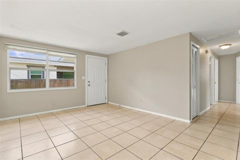 Villa ou maison à louer à Tampa, Floride: 3 chambres, 87.79 m2 № 2388684 - photo 2