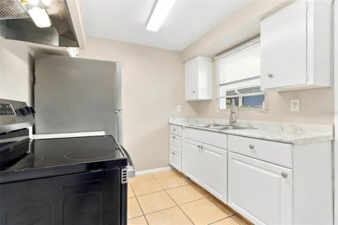 Villa ou maison à louer à Tampa, Floride: 3 chambres, 87.79 m2 № 2388684 - photo 8