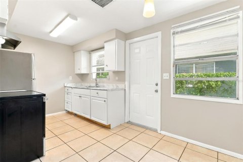 Villa ou maison à louer à Tampa, Floride: 3 chambres, 87.79 m2 № 2388684 - photo 6