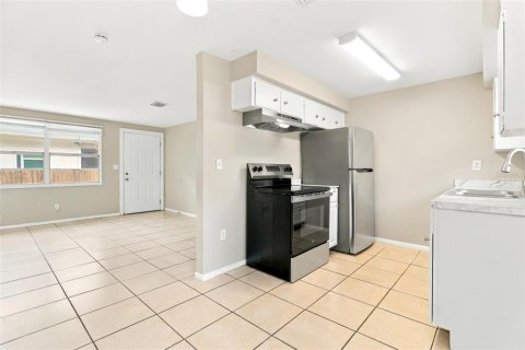 Villa ou maison à louer à Tampa, Floride: 3 chambres, 87.79 m2 № 2388684 - photo 5