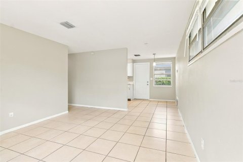 Villa ou maison à louer à Tampa, Floride: 3 chambres, 87.79 m2 № 2388684 - photo 3