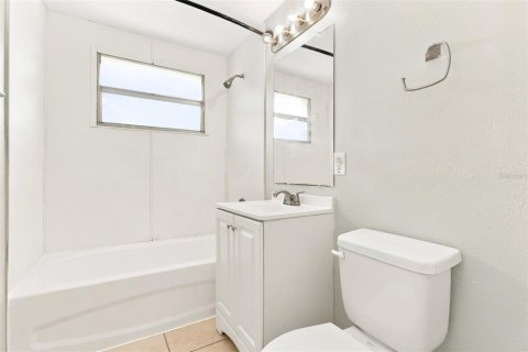 Villa ou maison à louer à Tampa, Floride: 3 chambres, 87.79 m2 № 2388684 - photo 13