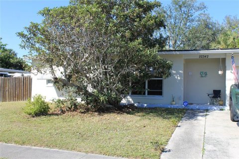 House in Port Charlotte, Florida 3 bedrooms, 95.88 sq.m. № 1555470 - photo 1