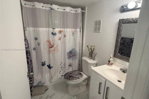 Condominio en alquiler en Miami, Florida, 2 dormitorios, 85.47 m2 № 1882127 - foto 14