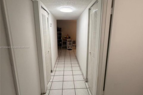 Condominio en alquiler en Miami, Florida, 2 dormitorios, 85.47 m2 № 1882127 - foto 19