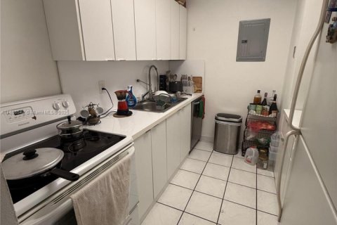 Condominio en alquiler en Miami, Florida, 2 dormitorios, 85.47 m2 № 1882127 - foto 2