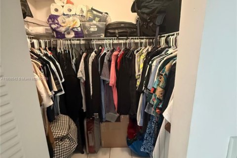 Condominio en alquiler en Miami, Florida, 2 dormitorios, 85.47 m2 № 1882127 - foto 16