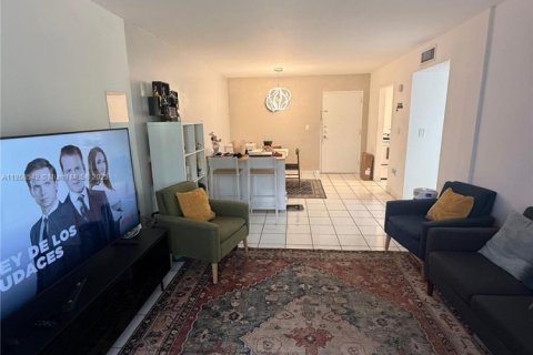 Condominio en alquiler en Miami, Florida, 2 dormitorios, 85.47 m2 № 1882127 - foto 8