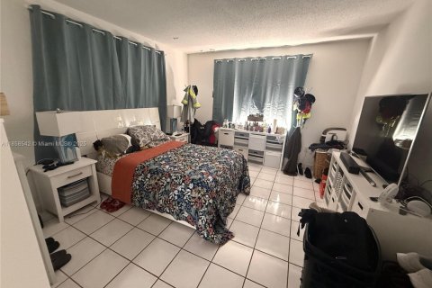 Condominio en alquiler en Miami, Florida, 2 dormitorios, 85.47 m2 № 1882127 - foto 15