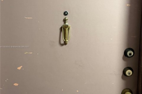 Condominio en alquiler en Miami, Florida, 2 dormitorios, 85.47 m2 № 1882127 - foto 1