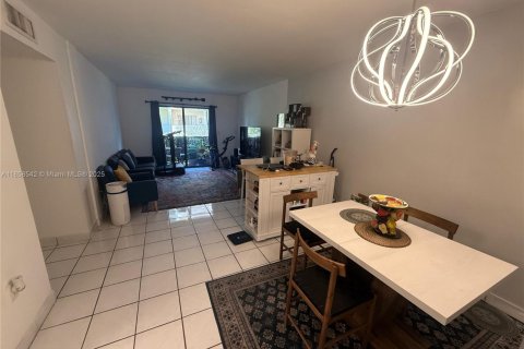 Condominio en alquiler en Miami, Florida, 2 dormitorios, 85.47 m2 № 1882127 - foto 6