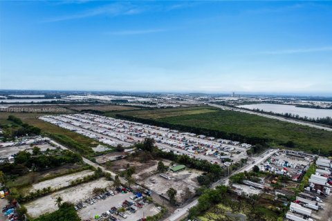 Commercial property in Hialeah, Florida № 1811721 - photo 12