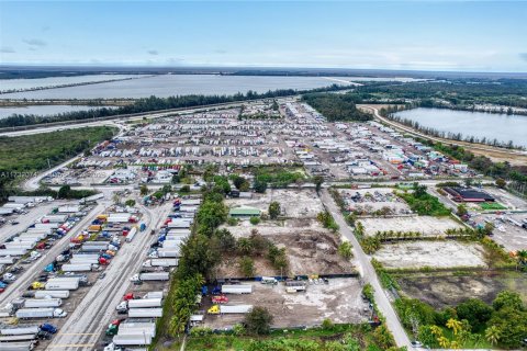 Commercial property in Hialeah, Florida № 1811721 - photo 24