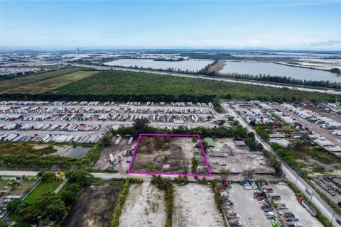 Commercial property in Hialeah, Florida № 1811721 - photo 9