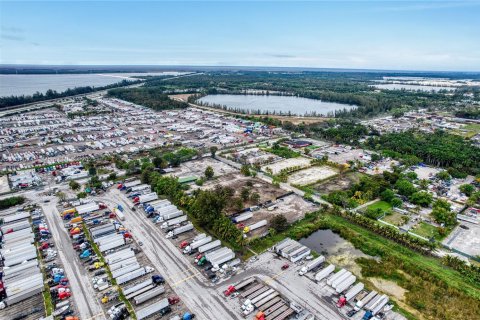 Commercial property in Hialeah, Florida № 1811721 - photo 28