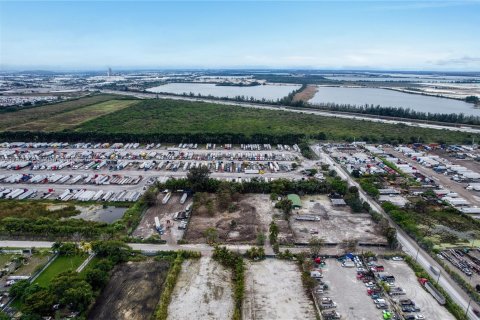 Commercial property in Hialeah, Florida № 1811721 - photo 10