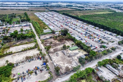 Commercial property in Hialeah, Florida № 1811721 - photo 8