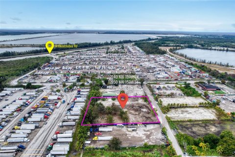 Commercial property in Hialeah, Florida № 1811721 - photo 22