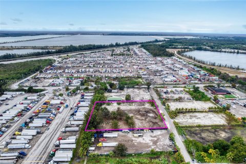 Commercial property in Hialeah, Florida № 1811721 - photo 23
