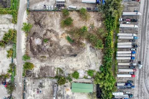 Commercial property in Hialeah, Florida № 1811721 - photo 3