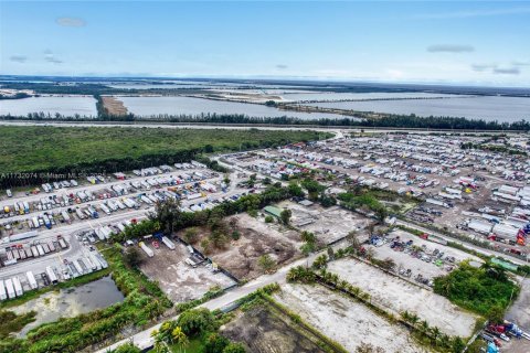 Commercial property in Hialeah, Florida № 1811721 - photo 20