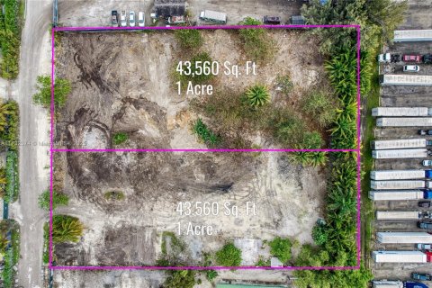 Commercial property in Hialeah, Florida № 1811721 - photo 4