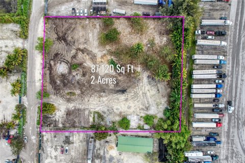 Commercial property in Hialeah, Florida № 1811721 - photo 2