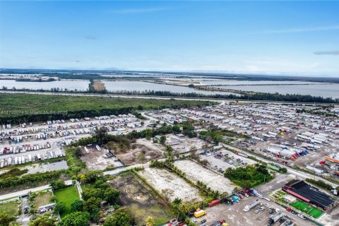 Commercial property in Hialeah, Florida № 1811721 - photo 16