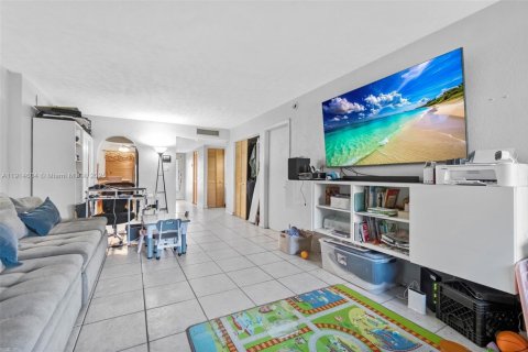 Condominio en venta en Lauderdale Lakes, Florida, 2 dormitorios, 93.09 m2 № 1970094 - foto 21