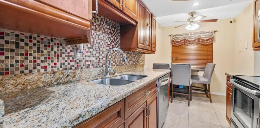 Condominio en Lauderdale Lakes, Florida, 2 dormitorios  № 1970094