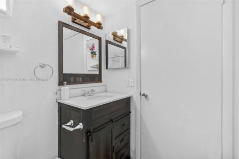 Condominio en venta en Lauderdale Lakes, Florida, 2 dormitorios, 93.09 m2 № 1970094 - foto 17