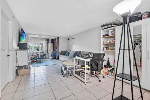 Condominio en venta en Lauderdale Lakes, Florida, 2 dormitorios, 93.09 m2 № 1970094 - foto 18