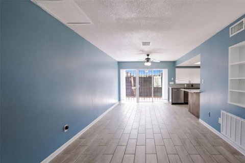 Condo in Orlando, Florida, 2 bedrooms № 2403687 - photo 14