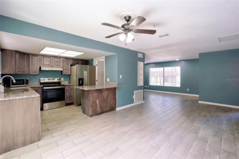 Condo in Orlando, Florida, 2 bedrooms № 2403687 - photo 4
