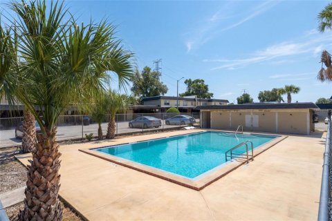 Condo in Orlando, Florida, 2 bedrooms № 2403687 - photo 20