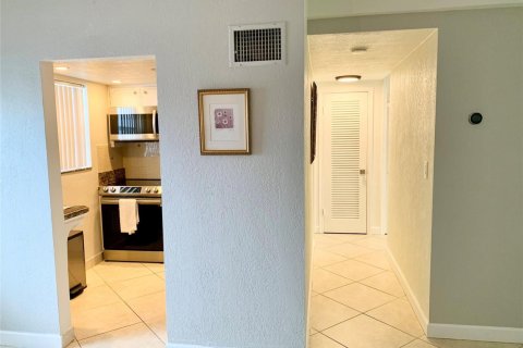 Купить кондоминиум в Маргит, Флорида 3 комнаты, 55.28м2, № 2250310 - фото 2