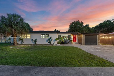 Villa ou maison à vendre à Orlando, Floride: 4 chambres № 2402526 - photo 2