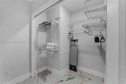 Villa ou maison à vendre à Orlando, Floride: 4 chambres № 2402526 - photo 24