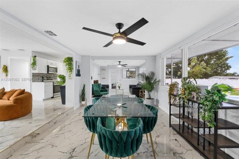 Villa ou maison à vendre à Orlando, Floride: 4 chambres № 2402526 - photo 16