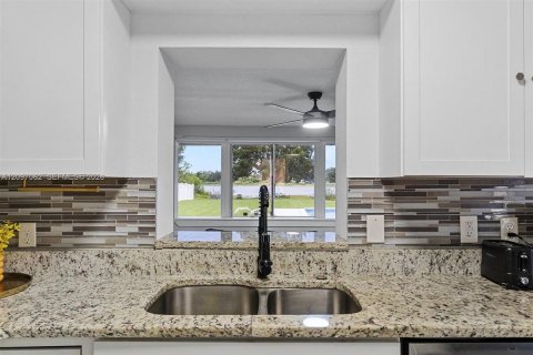 Villa ou maison à vendre à Orlando, Floride: 4 chambres № 2402526 - photo 12