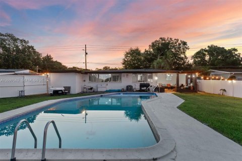 Villa ou maison à Orlando, Floride 4 chambres № 2402526