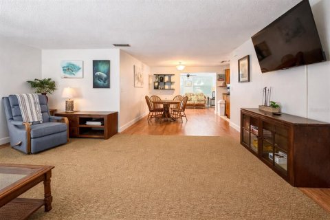 Villa ou maison à vendre à Bradenton, Floride: 2 chambres, 116.59 m2 № 2117400 - photo 4