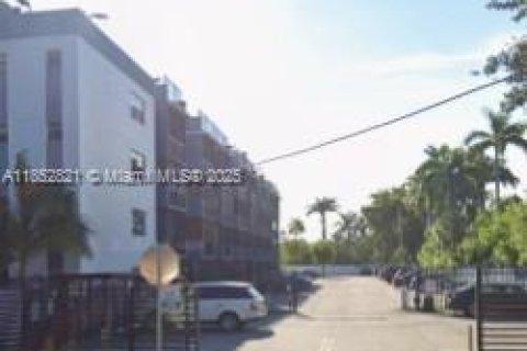 Condominio en venta en North Miami, Florida, 1 dormitorio, 64.2 m2 № 1891094 - foto 13