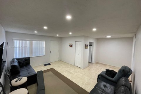 Condominio en venta en North Miami, Florida, 1 dormitorio, 64.2 m2 № 1891094 - foto 3