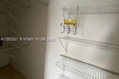 Condominio en venta en North Miami, Florida, 1 dormitorio, 64.2 m2 № 1891094 - foto 10